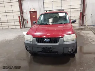 2006 Ford Escape XLT with VIN 1FMYU03106KC15575, listed as a IAAI auction lot 42017906 with 187,733 mi miles. Bid and sale history available at carsss.com. Image 12.