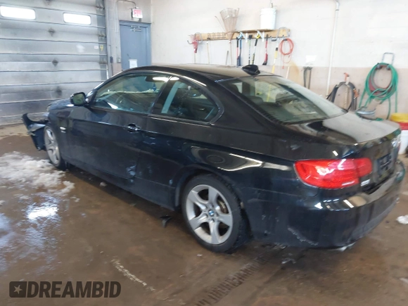 2011 BMW 3 Series 328i xDrive with VIN WBAKF5C58BE395799, listed as a IAAI auction lot 41580621 with 110,547 mi miles. Bid and sale history available at carsss.com. Image 3.