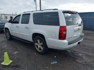 2007 Chevrolet Suburban LTZ with VIN 3GNFK16357G270799, listed as a IAAI auction lot 41966944 with 236,792 mi miles. Bid and sale history available at carsss.com. Image 3.