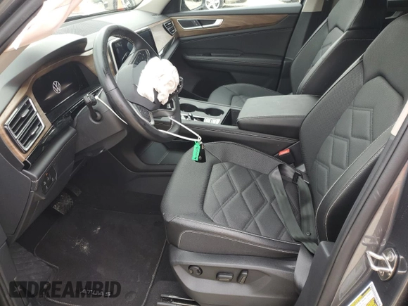 2024 Volkswagen Atlas SE z VIN 1V2LR2CA7RC566105, wystawiony jako Copart lot #42130995 z przebiegiem 7 794 mil mil oraz Nie do naprawy • Non repairable. Historia ofert i sprzedaży dostępna na DreamBid. Obrazek 7.