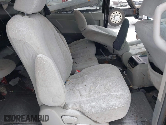 2011 Toyota Sienna LE AAS with VIN 5TDKK3DC3BS113594, listed as a IAAI auction lot 41236977 with 166,156 mi miles. Bid and sale history available at carsss.com. Image 8.