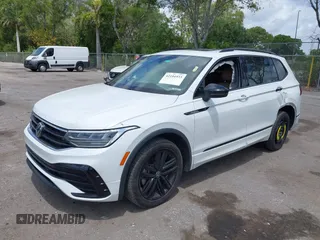 2022 Volkswagen Tiguan SE R-Line Black z VIN 3VVCB7AX5NM138604, wystawiony jako IAAI lot #42104933 z przebiegiem 31 489 mil mil oraz . Historia ofert i sprzedaży dostępna na DreamBid. Obrazek 18.