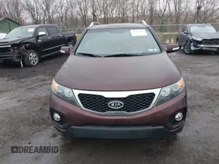 2013 Kia Sorento EX with VIN 5XYKUDA27DG385240, listed as a IAAI auction lot 41989061 with 266,169 mi miles. Bid and sale history available at carsss.com. Image 6.