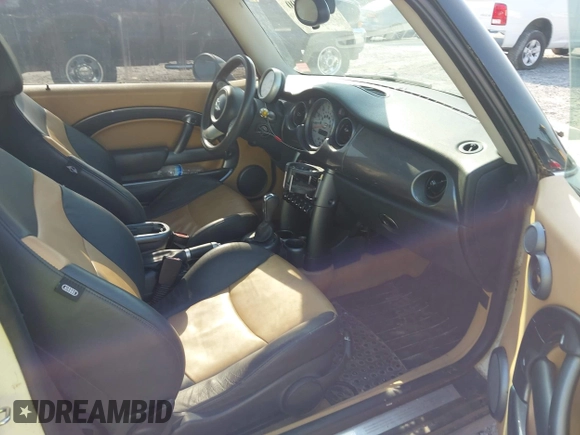 2006 MINI Hardtop with VIN WMWRC33506TK18077, listed as a IAAI auction lot 42583190 with 170,819 mi miles and . Bid and sale history available at DreamBid. Image 5.