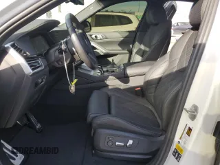 2023 BMW X6 xDrive40i z VIN 5UXCY6C02P9P43834, wystawiony jako Copart lot #85347614 z przebiegiem 16 921 mil mil oraz Szkoda całkowita • Salvage title. Historia ofert i sprzedaży dostępna na DreamBid. Obrazek 7.