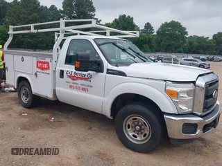 2015 Ford F-250 XL z VIN 1FDBF2A61FEC84669, wystawiony jako IAAI lot #42207482 z przebiegiem 178 214 mil mil oraz . Historia ofert i sprzedaży dostępna na DreamBid. Obrazek 1.