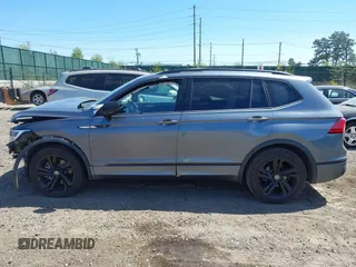 2023 Volkswagen Tiguan SE R-Line Black z VIN 3VV8B7AX7PM102793, wystawiony jako IAAI lot #42154788 z przebiegiem 15 061 mil mil oraz . Historia ofert i sprzedaży dostępna na DreamBid. Obrazek 14.