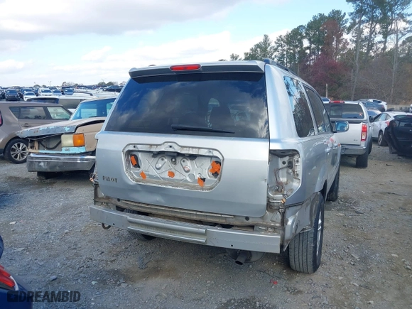 2008 Honda Pilot VP with VIN 5FNYF28278B020066, listed as a IAAI auction lot 40987012 with 210,188 mi miles. Bid and sale history available at carsss.com. Image 6.