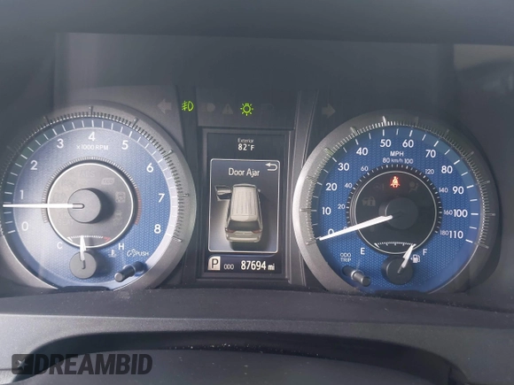 2015 Toyota Sienna XLE with VIN 5TDYK3DC5FS685735, listed as a IAAI auction lot 42139229 with 87,694 mi miles and . Bid and sale history available at DreamBid. Image 7.
