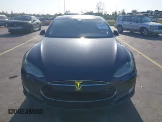 2015 Tesla Model S 85D with VIN 5YJSA1H46FF082264, listed as a IAAI auction lot 42068959 with 98,693 mi miles. Bid and sale history available at carsss.com. Image 6.