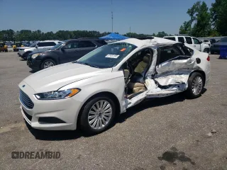 2015 Ford Fusion SE Hybrid z VIN 3FA6P0LU8FR105615, wystawiony jako Copart lot #61451155 z przebiegiem 106 778 mil mil oraz Szkoda całkowita • Salvage title. Historia ofert i sprzedaży dostępna na DreamBid. Obrazek 1.