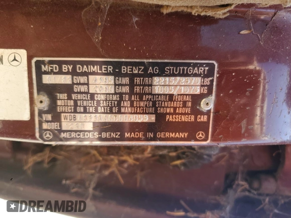 1982 Mercedes-Benz 300 D z VIN WDBAB33A0CB004853, wystawiony jako Copart lot #60577005 z przebiegiem 337 870 mil mil oraz Czysty tytuł • Clean title. Historia ofert i sprzedaży dostępna na DreamBid. Obrazek 12.