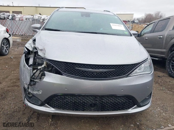 2018 Chrysler Pacifica Limited with VIN 2C4RC1GG2JR230718, listed as a IAAI auction lot 41837691 with 109,811 mi miles. Bid and sale history available at carsss.com. Image 12.