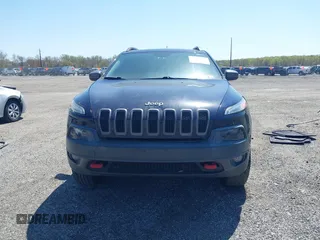 2015 Jeep Cherokee Trailhawk z VIN 1C4PJMBS3FW520829, wystawiony jako IAAI lot #42065548 z przebiegiem 90 534 mil mil oraz . Historia ofert i sprzedaży dostępna na DreamBid. Obrazek 12.