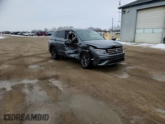 2023 Volkswagen Tiguan SE z VIN 3VVMB7AX5PM029437, wystawiony jako Copart lot #44902825 z przebiegiem 54 167 mil mil oraz Szkoda całkowita • Salvage title. Historia ofert i sprzedaży dostępna na DreamBid. Obrazek 14.