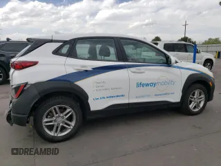 2022 Hyundai Kona SE z VIN KM8K2CAB8NU815630, wystawiony jako Copart lot #53125475 z przebiegiem 47 564 mil mil oraz Szkoda całkowita • Salvage title. Historia ofert i sprzedaży dostępna na DreamBid. Obrazek 3.