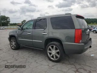 2011 Cadillac Escalade Premium z VIN 1GYS4CEF7BR213743, wystawiony jako Copart lot #55915025 z przebiegiem 293 784 mil mil oraz Tytuł czysty. Historia ofert i sprzedaży dostępna na DreamBid. Obrazek 2.