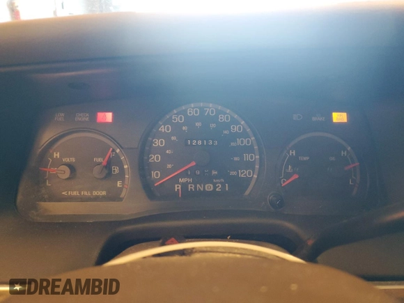 2000 Ford Crown Victoria LX z VIN 2FAFP74WXYX116130, wystawiony jako Copart lot #79441204 z przebiegiem 128 133 mil mil oraz Szkoda całkowita • Salvage title. Historia ofert i sprzedaży dostępna na DreamBid. Obrazek 9.