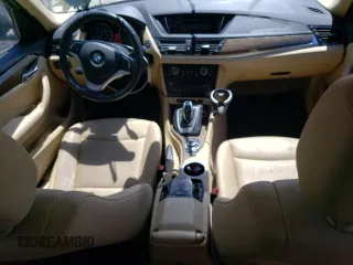 2015 BMW X1 xDrive28i z VIN WBAVL1C53FVY34119, wystawiony jako Copart lot #56539735 z przebiegiem 130 336 mil mil oraz Tytuł czysty. Historia ofert i sprzedaży dostępna na DreamBid. Obrazek 8.