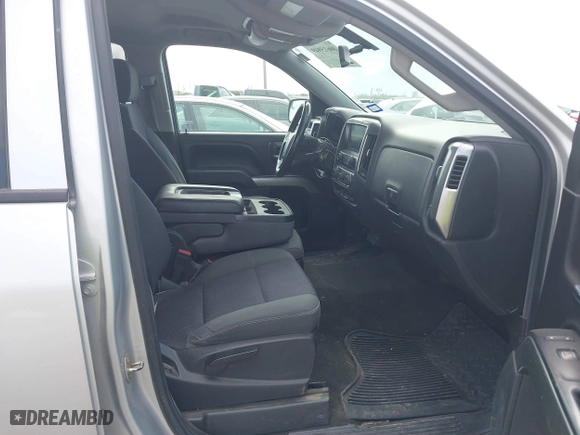 2016 Chevrolet Silverado 1500 LT with VIN 1GCRCREC1GZ118201, listed as a IAAI auction lot 40615949 with 170,050 mi miles. Bid and sale history available at carsss.com. Image 5.