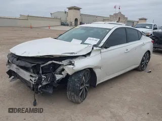 2019 Nissan Altima 2.5 SR with VIN 1N4BL4CV8KC135636, listed as a IAAI auction lot 41635760 with 60,087 mi miles. Bid and sale history available at carsss.com. Image 18.