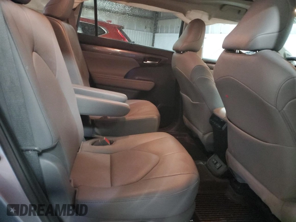 2021 Toyota Highlander Limited z VIN 5TDDZRBH0MS135769, wystawiony jako Copart lot #57762085 z przebiegiem 68 456 mil mil oraz Szkoda całkowita • Salvage title. Historia ofert i sprzedaży dostępna na DreamBid. Obrazek 11.
