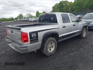 2008 Dodge Dakota SLT z VIN 1D7HW48N38S536147, wystawiony jako IAAI lot #42230957 z przebiegiem 140 571 mil mil oraz . Historia ofert i sprzedaży dostępna na DreamBid. Obrazek 4.