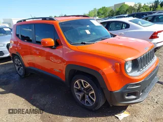 2015 Jeep Renegade Latitude with VIN ZACCJABT1FPB37653, listed as a IAAI auction lot 42092520 with 118,568 mi miles. Bid and sale history available at carsss.com. Image 1.