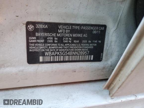 2011 BMW 3 Series 328i xDrive z VIN WBAPK5G54BNN28957, wystawiony jako Copart lot #41448975 z przebiegiem 184 889 mil mil oraz Szkoda całkowita • Salvage title. Historia ofert i sprzedaży dostępna na DreamBid. Obrazek 12.