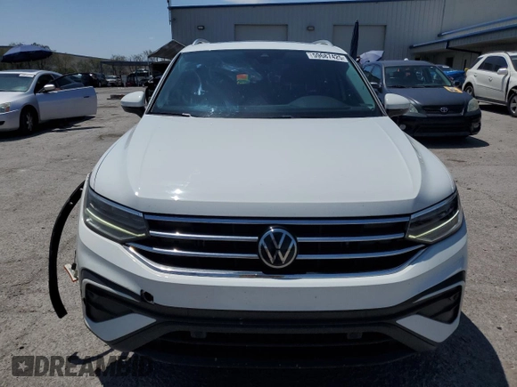 2022 Volkswagen Tiguan SE with VIN 3VV3B7AX0NM033243, listed as a Copart auction lot 59687425 with 42,841 mi miles and Salvage title. Bid and sale history available at DreamBid. Image 5.