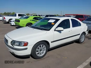 2002 Volvo S60 with VIN YV1RS61RX22155450, listed as a IAAI auction lot 41988229 with 86,115 mi miles. Bid and sale history available at carsss.com. Image 2.