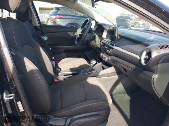 2021 Kia Forte LXS with VIN 3KPF24AD1ME335813, listed as a IAAI auction lot 41062537 with 111,491 mi miles. Bid and sale history available at carsss.com. Image 5.