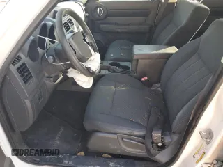 2011 Dodge Nitro SE z VIN 1D4PT2GK3BW584020, wystawiony jako Copart lot #47412585 z przebiegiem 83 790 mil mil oraz Szkoda całkowita • Salvage title. Historia ofert i sprzedaży dostępna na DreamBid. Obrazek 7.