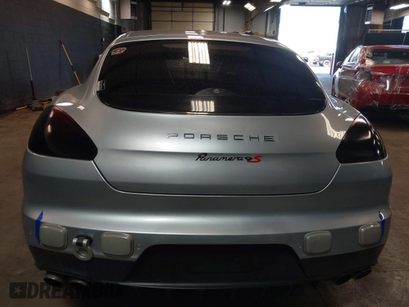 2014 Porsche Panamera 4S Executive with VIN WP0BB2A77EL062088, listed as a IAAI auction lot 41696130 with 105,177 mi miles and . Bid and sale history available at DreamBid. Image 17.
