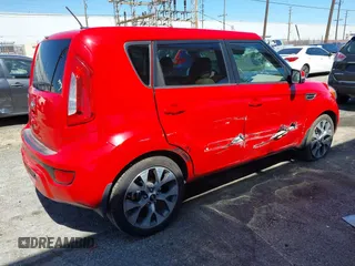2013 Kia Soul ! with VIN KNDJT2A65D7618115, listed as a IAAI auction lot 41838807 with 52,159 mi miles. Bid and sale history available at carsss.com. Image 4.