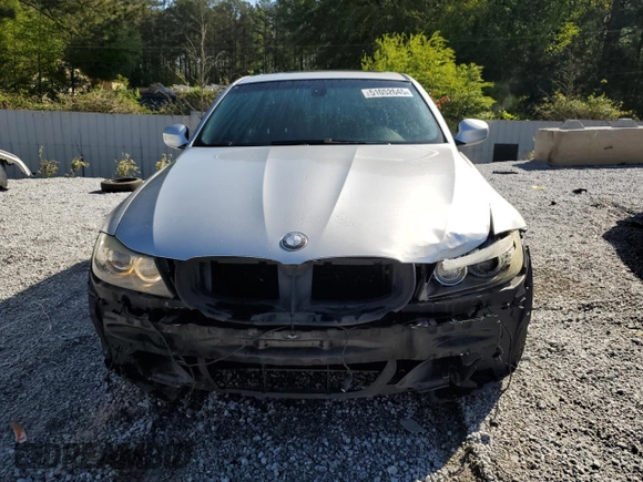 2009 BMW 3 Series 328i z VIN WBAPH77569NL85059, wystawiony jako Copart lot #51052645 z przebiegiem 136 283 mil mil oraz Szkody całkowita. Historia ofert i sprzedaży dostępna na DreamBid. Obrazek 5.