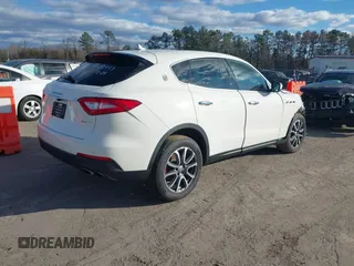 2018 Maserati Levante z VIN ZN661XUA9JX295951, wystawiony jako IAAI lot #41735398 z przebiegiem 32 367 mil mil oraz . Historia ofert i sprzedaży dostępna na DreamBid. Obrazek 4.