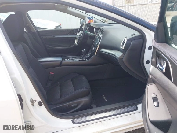 2016 Nissan Maxima 3.5 SV with VIN 1N4AA6AP5GC406841, listed as a IAAI auction lot 41829964 with 149,297 mi miles. Bid and sale history available at carsss.com. Image 5.