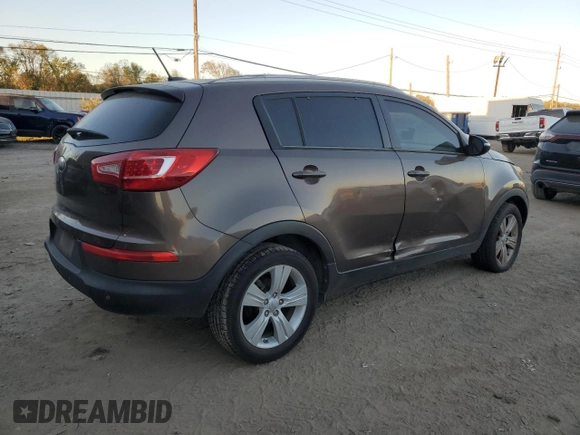 2013 Kia Sportage LX z VIN KNDPB3A23D7465413, wystawiony jako Copart lot #79964134 z przebiegiem 122 467 mil mil oraz Szkoda całkowita • Salvage title. Historia ofert i sprzedaży dostępna na DreamBid. Obrazek 3.