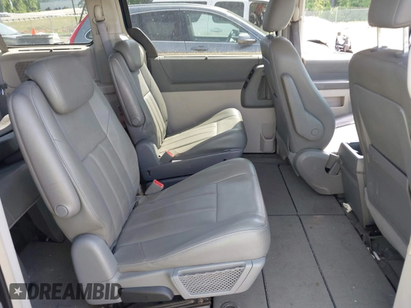 2008 Chrysler Town & Country Touring with VIN 2A8HR54P28R718253, listed as a IAAI auction lot 42099921 with 90,865 mi miles. Bid and sale history available at carsss.com. Image 8.