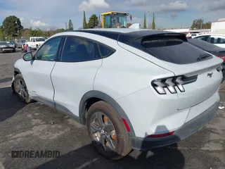 2022 Ford Mustang Mach-E Select z VIN 3FMTK1SS2NMA18639, wystawiony jako IAAI lot #41409332 z przebiegiem 8454 mil mil oraz . Historia ofert i sprzedaży dostępna na DreamBid. Obrazek 15.