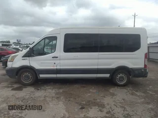 2015 Ford Transit Passenger XL z VIN 1FBAX2CG3FKA97085, wystawiony jako IAAI lot #42210744 z przebiegiem 81 911 mil mil oraz . Historia ofert i sprzedaży dostępna na DreamBid. Obrazek 14.