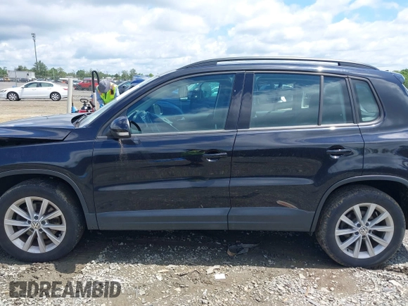 2017 Volkswagen Tiguan S z VIN WVGAV7AX3HK043141, wystawiony jako IAAI lot #42259813 z przebiegiem 63 151 mil mil oraz . Historia ofert i sprzedaży dostępna na DreamBid. Obrazek 15.