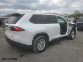 2024 Toyota Grand Highlander XLE with VIN 5TDAAAB57RS020210, listed as a Copart auction lot 53070325 with 10,592 mi miles and Salvage Title. Bid and sale history available at carsss.com. Image 3.