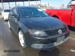 2011 Volkswagen Jetta Sedan SE w/Convenience & Sunroof PZEV with VIN 3VWDZ7AJXBM047797, listed as a IAAI auction lot 41244245 with 163,941 mi miles. Bid and sale history available at carsss.com. Image 1.