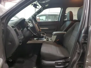 2012 Ford Escape XLT z VIN 1FMCU9DG8CKA93402, wystawiony jako Copart lot #62266845 z przebiegiem 196 779 mil mil oraz Szkoda całkowita • Salvage title. Historia ofert i sprzedaży dostępna na DreamBid. Obrazek 7.
