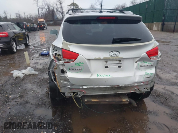 2011 Hyundai Tucson Limited with VIN KM8JUCAC9BU200367, listed as a IAAI auction lot 41867617 with 228,456 mi miles and . Bid and sale history available at DreamBid. Image 6.