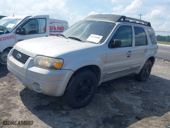 2007 Ford Escape Limited with VIN 1FMCU04167KA09610, listed as a IAAI auction lot 42110400 with 250,550 mi miles. Bid and sale history available at carsss.com. Image 2.