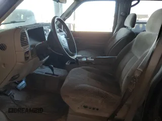 1995 Chevrolet Suburban z VIN 1GNFK16K9SJ333918, wystawiony jako Copart lot #46665205 z przebiegiem 208 395 mil mil oraz Czysty tytuł • Clean title. Historia ofert i sprzedaży dostępna na DreamBid. Obrazek 7.