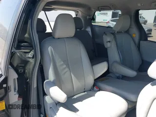 2013 Toyota Sienna XLE AAS z VIN 5TDYK3DC6DS340954, wystawiony jako IAAI lot #41883676 z przebiegiem 190 812 mil mil oraz . Historia ofert i sprzedaży dostępna na DreamBid. Obrazek 8.